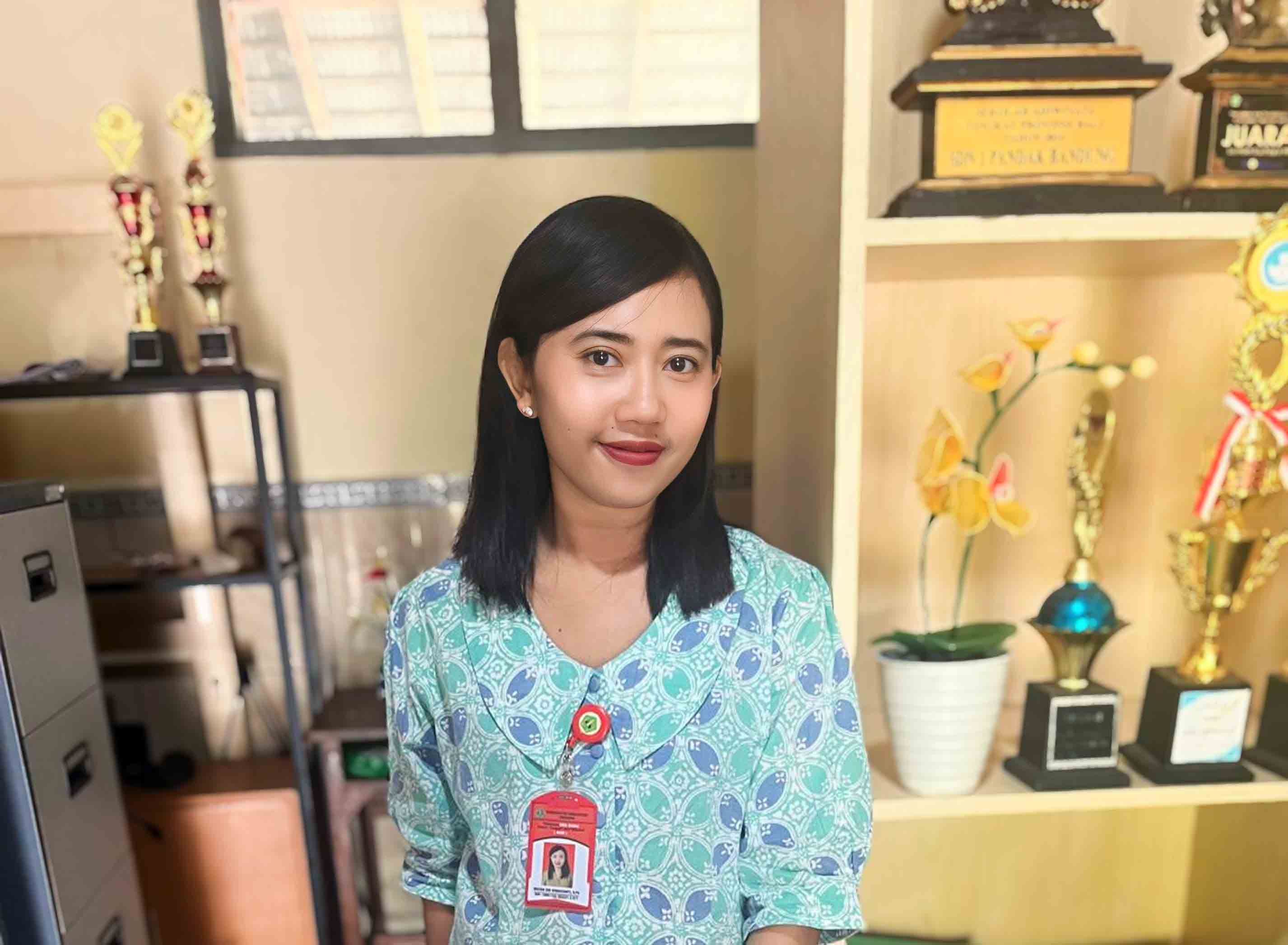 <center>Guru Kelas<br>Wayan Eni Risnayanti</center>